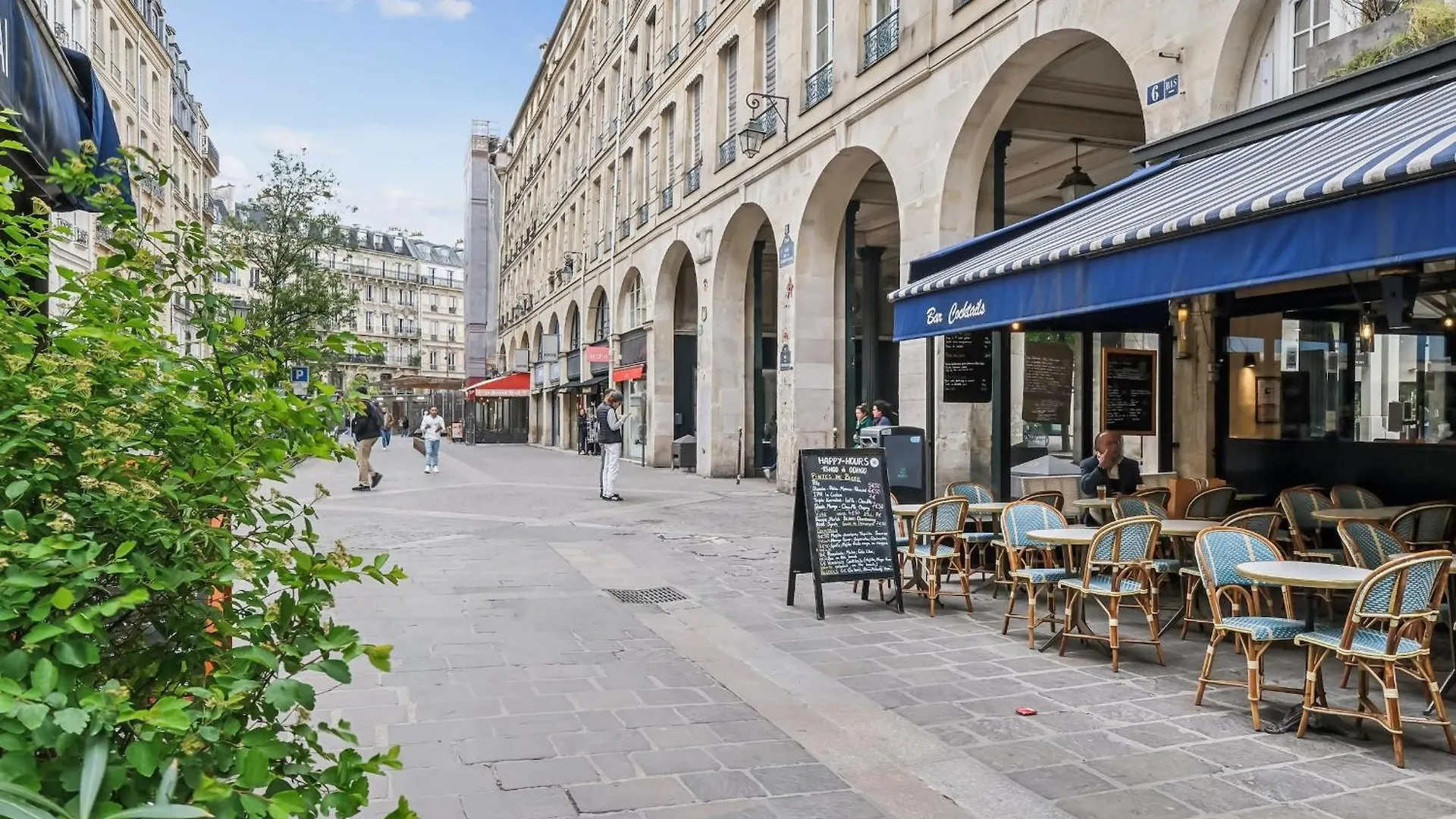 Bnbnova - Le Louvre & Notre-Dame Paris